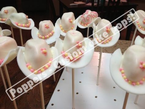 Cowgirl Hat CAKE POPS  Whoa !!! Cowgirl Hat Cake, Horse Cake Pops, Horses Cake, Cowboy Hat Cake, Western Cookies, Cowgirl Cake, Cowgirl Cakes, Bach Weekend, Cake Ball