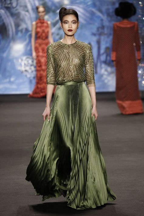 Naeem Khan RTW Fall 2015 – WWD Sukienki Maksi, Moroccan Nights, Kurta Lehenga, Skirt Crop, Naeem Khan, Indian Designer Outfits, Lehenga Designs, Manish, Designer Dresses Indian