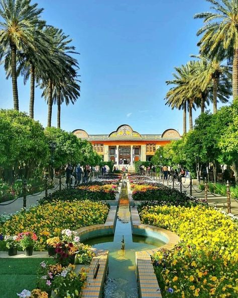 Iran Tourism, Sour Orange, Shiraz Iran, Persian Garden, Orange Trees, Iran Travel, Ancient Persia, Western Asia, Persian Empire