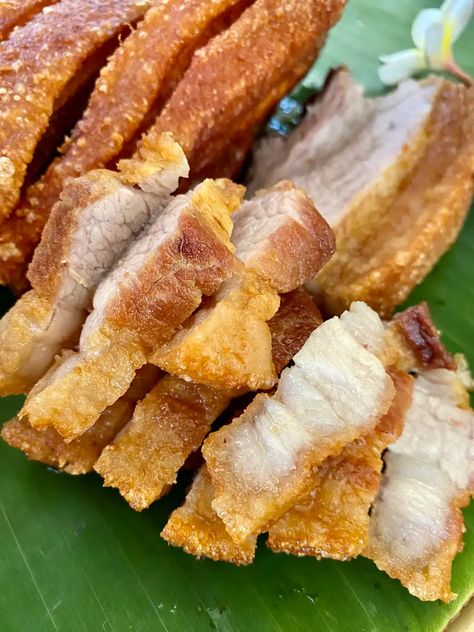 This recipe makes the perfect crispy pork belly that you can enjoy on its own or use as an ingredient in other Thai food. Pork Belly Recipes Crispy, Fried Pork Belly, Pork Belly Recipes, Crispy Pork Belly, Crispy Pork, Fried Pork, Appetizer Salads, Salad Side Dishes, Pork Roast