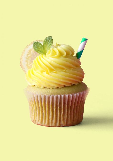 Ice Tea Lemonade Cupcakes - The Scranline: Impressive desserts to quick and simple dinner ideas! Cupcake Photography, Cupcake Videos, Lemonade Cupcakes, Case Manager, Iced Tea Lemonade, Tea Lemonade, Impressive Desserts, Arnold Palmer, Cupcake Flavors