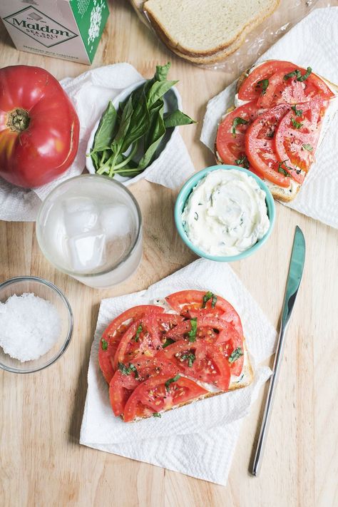 Tomato toast with garlic basil cream cheese Basil Cream Cheese, Cream Cheese Toast, Tomato Toast, Farm Fresh Recipes, Sandwiches For Lunch, A Beautiful Mess, Beautiful Mess, Sandwiches Wraps, Healthy Breakfast Recipes