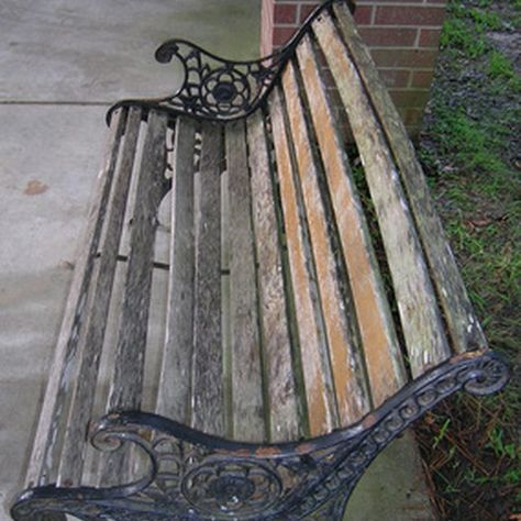 Park benches require regular maintenance. Park Bench Ideas, Wrought Iron Bench, Cast Iron Bench, Wood Bench Outdoor, Old Benches, Park Benches, Outdoor Garden Bench, Wooden Garden Benches, Iron Bench