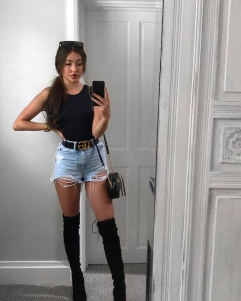 Long Boots And Shorts Outfit, Jean Short Night Out Outfit, Shorts Night Out Outfit, Black Boots Outfits, Outfits With Knee High Boots, Cali Vibes, Long Black Boots, Knee Boots Outfit, Jean Short Outfits