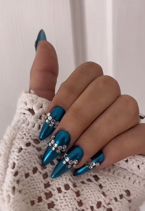 #nails #nailart #winter #winternails #blue #bluenails #acrylicnaildesigns #gemstones #diamond #naildesign Nailart Winter, Acrylic Nail Designs, Blue Nails, Nails Nailart, Winter Nails, Nail Inspo, Gel Nails, Acrylic Nails, Nail Designs