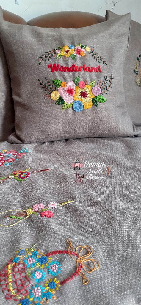 Sarung bantal sulam benang.. Material Linen dan Benang DMC Ig oemahlastri Fb Las tri Wa 081280206691 Embroidered Pillowcases, Pillowcase, Hand Embroidered, Pillow Cases