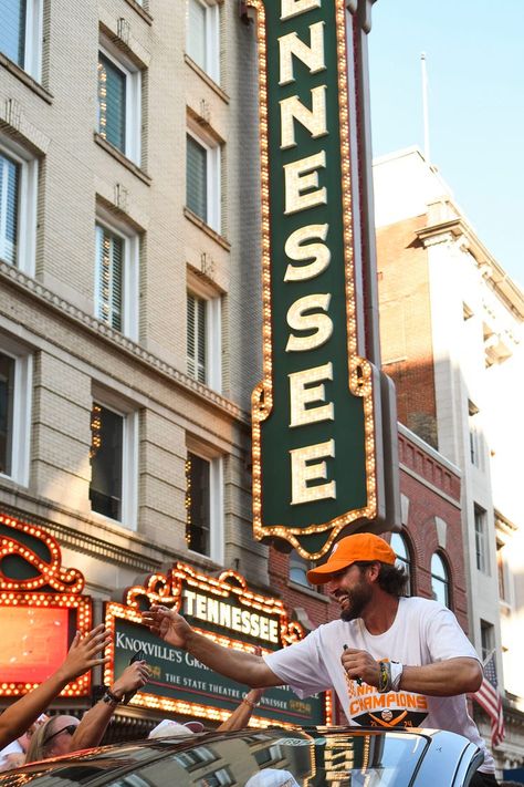 Tennessee College Football, University Of Tn, Tn Football, Rocky Top Tennessee, Simply Orange, Tn Vols, Bluetick Coonhound, Go Vols, Rocky Top