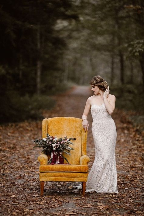 Vintage Chair Photoshoot, Chair Poses, Boho Photoshoot, Autumn Bridal, Shooting Inspiration, Smoky Mountain Wedding, Bridal Photography Poses, Dress Photoshoot, Bride Poses