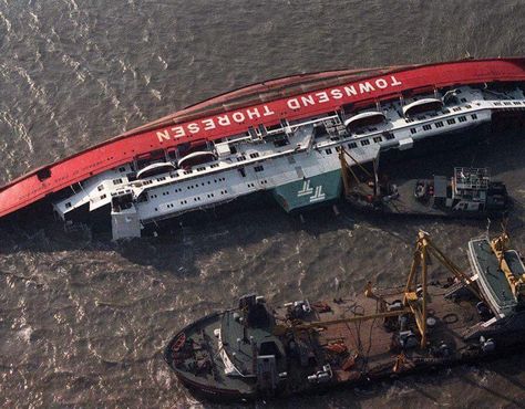 March 6th 1987..The Herald Of Free Enterprise... Zebrugge Rescue Workers, Merchant Navy, Today In History, European History, Memorial Service, House In The Woods, Saving Lives, 30 Years, Boats