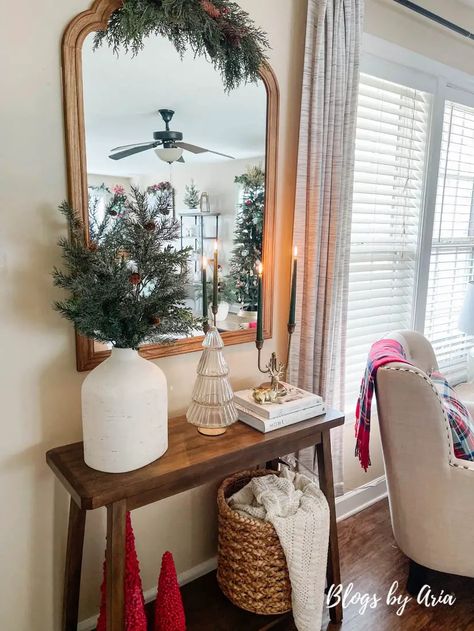 neutral christmas entryway decor ideas Christmas Entryway Decor, Table Christmas Decor, Small Entryway Table, Christmas Entry, Entryway Decor Ideas, Christmas Entryway, Elegant Christmas Decor, Cozy Christmas Decor, Entryway Table Decor