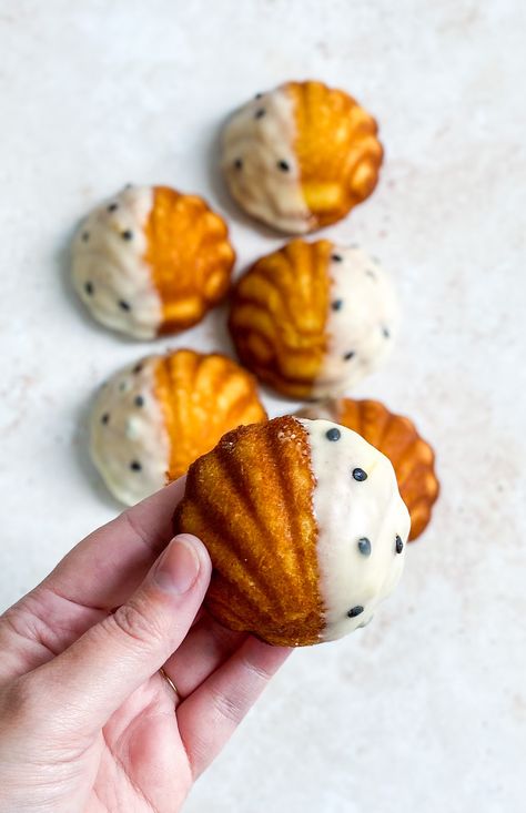 Looking for a sweet treat that will impress your friends but is super quick to whip up, then this recipe for Passion Fruit and Vanilla Madeleines is for you. Delicate soft vanilla madeleines with a tangy passion fruit glaze. #instafood #igfoodie #dessert #baking #bake #madeleine #madeleines #frenchbaking #easyrecipes #recipes #bakingvideo #bakingtutorial #yum #food #cake #cakemaking #gbbo #bakewithme #passionfruit #vanillaicing Vanilla Madeleines, Fruit Glaze, Madeleines Recipe, Madeleine Cake, Smooth Icing, Madeleine Recipe, French Baking, Passion Fruit Juice, Baking Videos