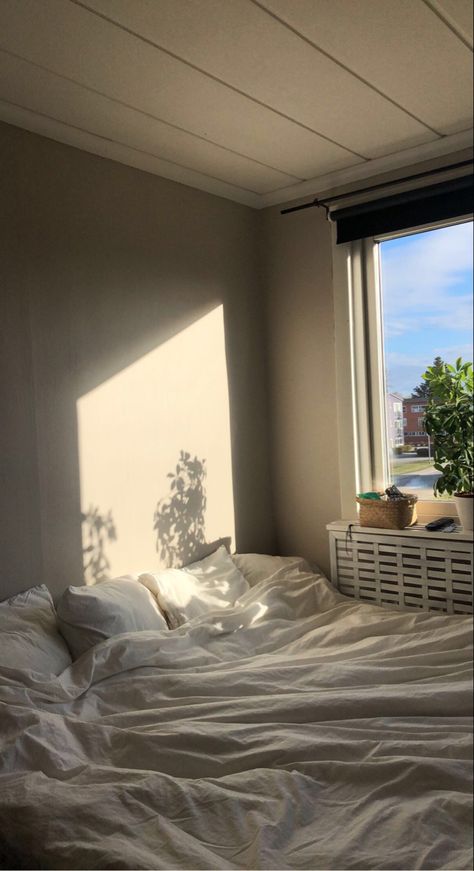 Room Morning Aesthetic, Bed View Aesthetic, Morning In Bed Aesthetic, Bed Aesthetic Morning, Sunny Morning Aesthetic, Bedroom Morning Sunlight, In Bed Aesthetic, Sunday In Bed, Early Morning Aesthetic Window