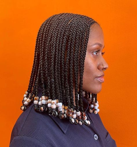 Middle Part Bob Braids with Wooden Beads on Ends Middle Part Bob, Bob Box Braids Styles, Bob Braids Hairstyles, Middle Part Hairstyles, Bob Braids, Braids With Beads, Box Braids Styling, Chic Hairstyles, Long Bob