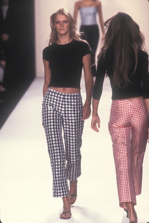 ralph lauren ss 2000 70s Summer Style, Summer 90s Outfits, 90s Casual Fashion, 90s Summer, 90s Runway Fashion, Neue Outfits, New Energy, Plaid Pants, Looks Style