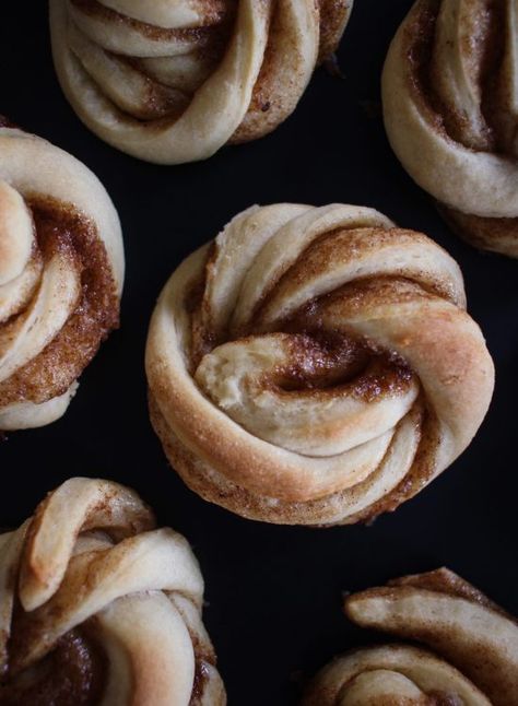 Cinnamon Roll Filling, Cinnamon Desserts, Cardamom Buns, Sweet Roll Recipe, Baked Breakfast Recipes, Cinnamon Twists, Cinnamon Rolls Homemade, Sweet Roll, Fair Food Recipes