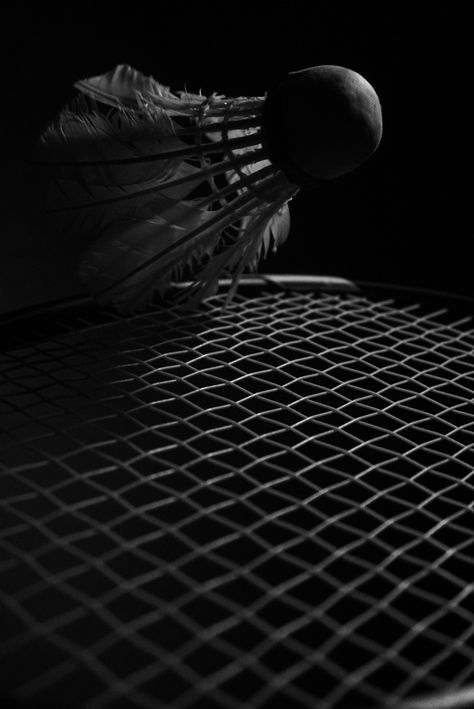 Low key Badminton Black And White, Badminton Racket Aesthetic, Badminton Court Aesthetic, Badminton Wallpaper, Badminton Poster, Badminton Aesthetic, Badminton Team, Badminton Photos, Illusion Photography