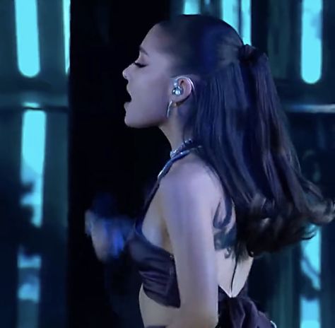 Ariana Grande Save Your Tears Outfit, Ariana Grande Slick Back Ponytail, Half Up Half Down Performance Hair, Half Yo Half Down Hairstyles Straight, Slick Back Half Ponytail, Sweet 16 Hairstyles Straight Hair, Ariana Grande Half Up, Half Up Half Down Ariana Grande, Slicked Half Up Half Down Ponytail