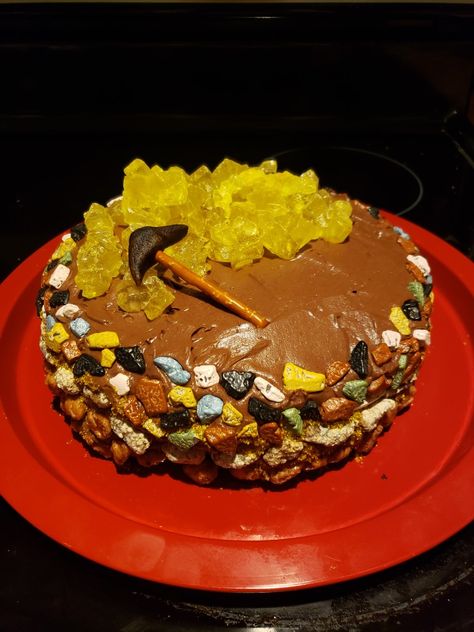 For the gold mining site cake I layered different types of "rock looking" candies on the outside, yellow rock candy on top for gold nuggets, and a pickax from almond paste, food coloring, and a pretzel stick. Gold Mining Birthday Party, Mining Birthday Party, Rock Birthday, Rock Cake, Gold Panning, Pretzel Sticks, Almond Paste, Kids Cakes, Gold Mining