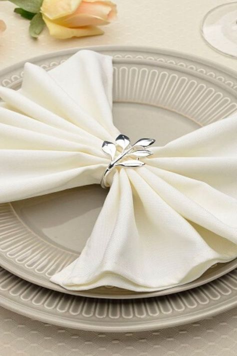 Table Napkin Rings Ideas, Modern Napkin Folding Ideas, Casual Place Settings, Napkin Folding Ideas With Rings, Wedding Napkin Folds, Napkin Styling, Napkin Ring Folding, Fall Napkin Rings, Fall Wedding Table Settings