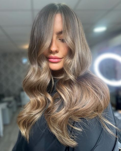 Bronde glow ✨✨✨ Little Bronde face frame and scattered balayage to add some glow to my clients natural colour 🤍 Using @lorealpro dialight in shades 9.3 & 8 ✨ #brondebalayage #balayagelondon Scattered Balayage, Bronde Balayage, Face Frame, Face Framing, Natural Color, Balayage, Shades, London, Frame