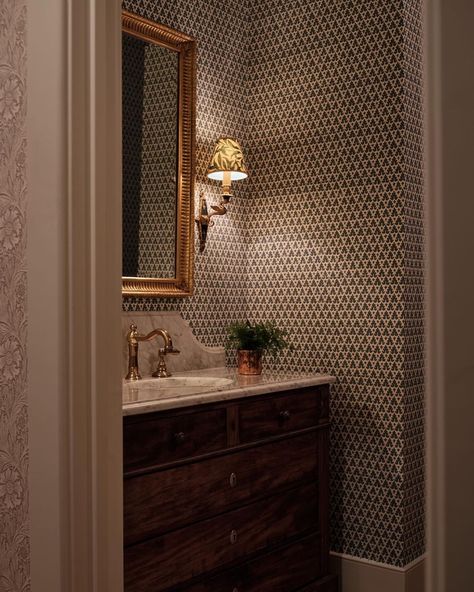 Instagram Fun Powder Room Ideas, Powder Bath Ideas, Stephanie Sabbe, Powder Room Ideas, Powder Room Mirror, Oregon House, Luxury Toilet, Welcome To My House, Downstairs Toilet