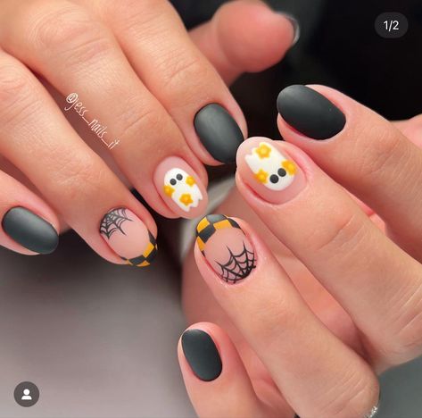 Cute Simple Spooky Nails, Fall Nails With Checkers, Cute Hollowed Nails, Ghost And Spider Web Nails, Cute Halloween Nail Designs Short, Halloween Gel Nail Designs, Spooky Fall Nails, Spooky Nail Ideas, Halloween Ghost Nails