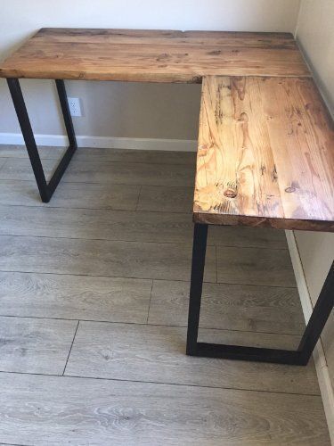 Ruangan Studio, Diy Corner Desk, Reclaimed Wood Desk, Craft Room Office, L Shaped Desk, Home Office Setup, Diy Desk, Home Office Space, Home Office Design