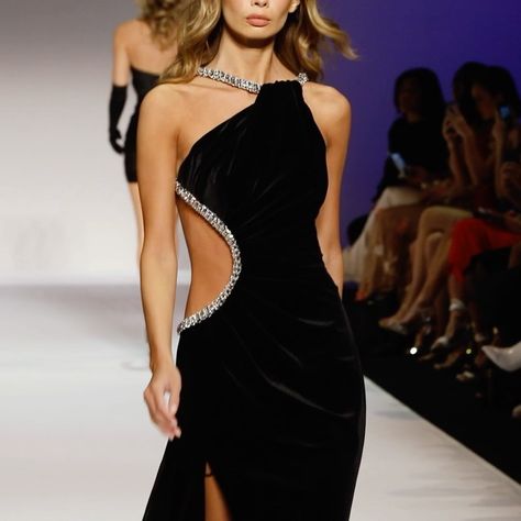 Sherri Hill One Shoulder Dress, Sheri Hill Spring 2023, Sheri Hill Black Dress, Sherri Hill Prom Dresses Black, Sherri Hill 54843, Dreamy Gowns, Runway Outfits, Haute Couture Dresses, Open Back Dresses