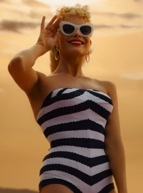 Margot Robbie Style Margot Robbie in Barbie's Black-and-White Striped Swimsuit and White Sunglasses Margot Robbie Costume, Barbie One Piece, Cutout Swimwear, Barbie Photos, Margot Robbie Style, Barbie Swimsuit, Bad Barbie, Men Halloween, Barbie Costume