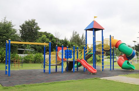 Children's playground at park Premium Ph... | Premium Photo #Freepik #photo #school Aesthetic Outdoor Playground, Small Playground, Kids Cheering, Bloxburg Town, Playground Landscaping, Play Park, Playground Kids, Photo School, Toddler Climbing