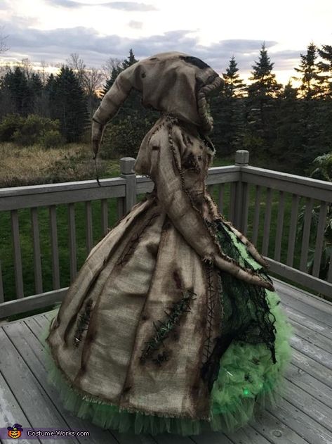 Oogie Boogie Dress, Oogie Boogie Cosplay, Orianna League Of Legends, Oogie Boogie Costume, Green Lights, Diy Kostüm, Halloween Prop, Christmas Classic, Halloween Costume Contest