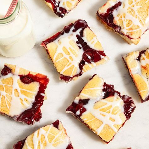 Cherry Pie Bars Cherry Dishes, Peach Tart Recipes, Blueberry Cream Pies, Cherry Pie Bars, Easy Potluck, Bar Desserts, Cherry Bars, Ice Cream Sandwiches Recipe, Company Dinner