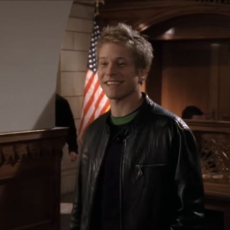 Logan Huntzberger Season 5, Logan Gilmore, Gilmore Girls Logan, Logan Huntzberger, Rory And Logan, Gilmore Guys, Matt Czuchry, Team Logan, Girly Movies