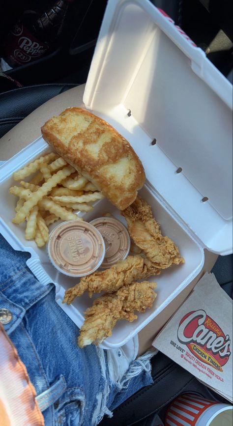 Canes Aesthetics, Raising Canes Aesthetic, Raisin Canes, Raising Canes, Soul Food Dinner, True Food, Food Babe, Delicacy Food, Food Therapy