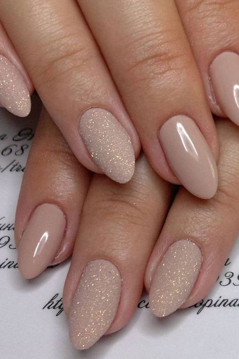 Nude & Glitter Wedding Nails for Brides #weddings #himisspuff #weddingnails Stars Nails, Wedding Nail Art Design, Wedding Nails Glitter, Wedding Nails Design, Nail Art Wedding, Bride Nails, Neutral Nails, Prom Nails, Bridal Nails