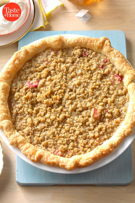 35 Easter Pies to Make This Year Rhubarb Pies, Easter Pie, Strawberry Pie Recipe, Meringue Pie Recipes, Fresh Strawberry Pie, Strawberry Rhubarb Pie, Cooking Stuff, Rhubarb Pie, Pie Crusts