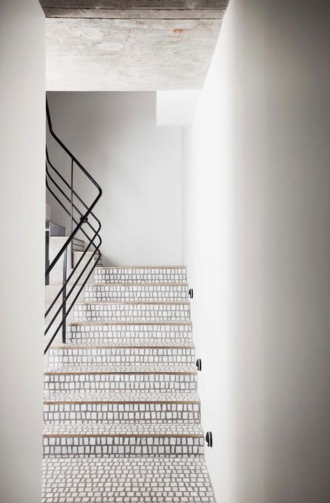 For the staircase, Rafaello Rosselli collaborated with Bisanna Tiles to create the sheeted marble mosaics | Photography: Prue Ruscoe Stairs Marble, Luxury Home Interior, Black Stairs, Interior Stairs, The Architect, Marble Mosaic, Interior Photography, Staircase Design, Stairs Design