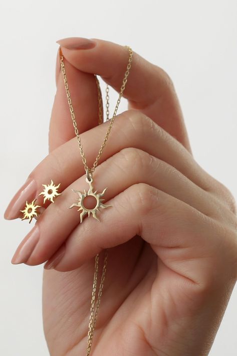 Jewelry Photography Styling Instagram, Hand Model Poses, Fine Jewelry Photography, Inner Energy, Sun Jewelry, Sun Symbol, Jewellery Photography Inspiration, Jewelry Product Shots, Creative Jewelry Photography