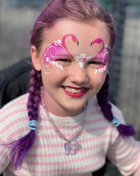 L O R I ‘ S C R E A T I O N S on Instagram: "Quick break and back to it!! Very busy afternoon, so glad it’s sunny but wish the wind would go away lol!! Below ⬇️ Pretty flamingos!! ❤️" Face Paint Animals, Flamingo Face Paint, Fox Face Paint, Animal Face Paintings, Flamingo Costume, Cheek Art, Girl Face Painting, Face Painting Easy, Kids Face Paint