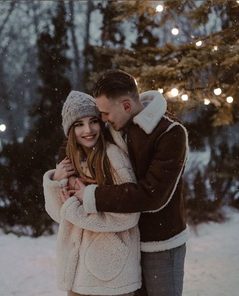 Fall Outfits For Couples, Shooting Photo Couple, Winter Couple Pictures, Couple Photography Winter, My Love Photo, Outfits For Couples, Christmas Couple Pictures, Snow Couple, Snow Photoshoot