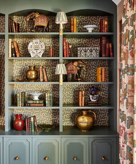 'We love to cover the backs of our bookcases in a small-scale wallpaper to make them pop and add interest: this is particularly effective if you don't have a huge collection of books as it doesn't matter if the bookcase is full or not,' explains @elizabethhaydesign. We always love to have some cute little library bookcase lights with shades which adds further detail and soft lighting in the evenings.' . Photography by @mkisiday . See more bookshelf styling tips at the link in bio. . #homesand... Wallpaper Lined Bookshelves, Painted Bookcase With Wallpaper, Black Bookshelf With Wallpaper Backing, Wallpaper In Bookcase, Bookcases With Wallpaper Backs, Wallpaper Backed Bookcases, Wallpaper Behind Bookshelves, Built Ins With Wallpaper Backing, Wallpaper In Bookshelves