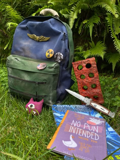 Ellie Tlou Backpack, Apocalypse Supplies Aesthetic, Ellie’s Backpack, Ellie Williams Backpack, Tlou Cosplay, End Of The World Aesthetic, Last Of Us Cosplay, Apocalypse Supplies, Avery Core