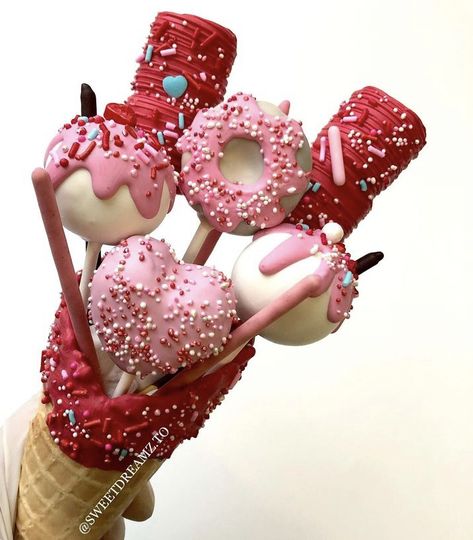 Cake Pops In Waffle Cones, Valentine’s Cake Pops, Cake Pop Cones, Valentines Day Cakesicles, Valentines Sweet Box Ideas, Valentines Treat Boxes Sweets, Valentine Cookie Bouquets, Valentines Day Cake Pops, Valentines Cake Pops