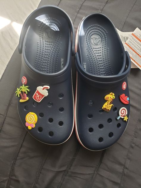 Adidas Slippers, Crocs With Charms, Crocs Ideas, Styling Crocs, Shoes Inspiration, Thug Style, Shoe Inspiration, Outfits Ideas, Slip Ons