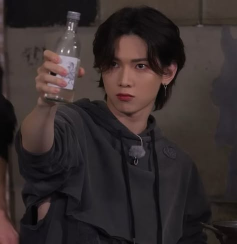 According to San and Seonghwa, Yeosang is very cute when he’s drunk🧷 #facts San And Seonghwa, Seonghwa Yeosang, Ateez Meme, Kang Yeo Sang, Ateez Icons, Kang Yeo-sang, Ateez Yeosang, Yeosang Ateez, Twitter Icon