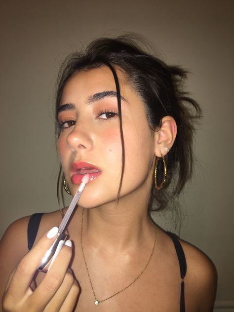 Lip Gloss Instagram Post, Lip Poses, Lip Gloss Photoshoot Ideas, Lip Pictures Aesthetic, Dior Lip Gloss, Lip Pictures, Natural Lip Plumper, Night Photoshoot, Dior Lip