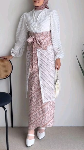 Batik Modern Fashion Style, Kebaya Simple, Ootd Kondangan Hijab Styles, Kondangan Outfit, Model Kebaya Modern, Kebaya Modern Dress, Outfit Kondangan, Rok Outfit, Hijab Simple