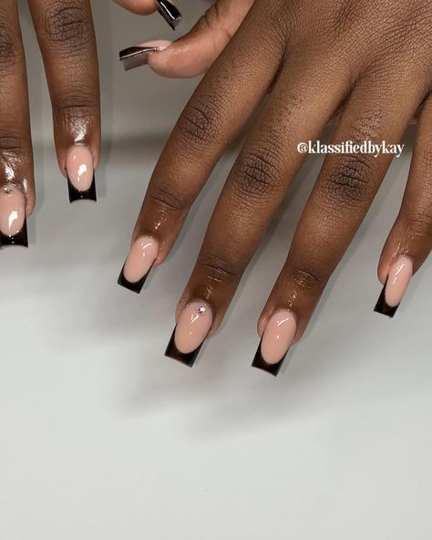 Black French Tip Nails On Black Women, Black French Top Nail Designs, Spring Coffin Nail Ideas 2024, Black Deep French Nails, Nude Nails With Black Tips, Short Nail Designs Black Women, Black French Tip Nails Short, Black Nude Nails, Black French Tip Acrylic Nails