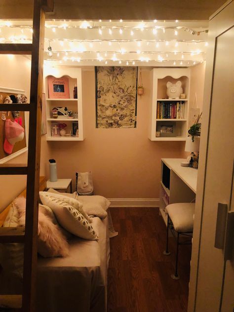 Loft Bed Ideas Aesthetic, Loft Bed Aesthetic Room, Loft Bed Aesthetic, Bed Ideas Aesthetic, Loft Bed Ideas, Aesthetic Room Bed, Bed Loft, Bed Aesthetic, Redecorate Bedroom