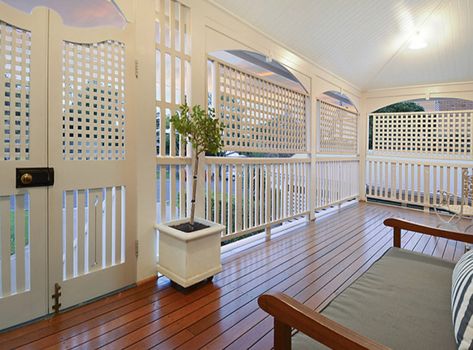 Roofdeck Ideas, Veranda Railing, Queenslander Homes, Queenslander Renovation, Queenslander House, Porch Enclosures, Ohio House, Weatherboard House, Front Verandah